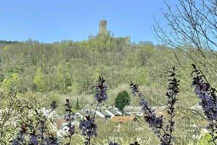 Split-Level-Haus mit unverbaubarem 180° Blick auf die Königsteiner Burg 6 zimmer