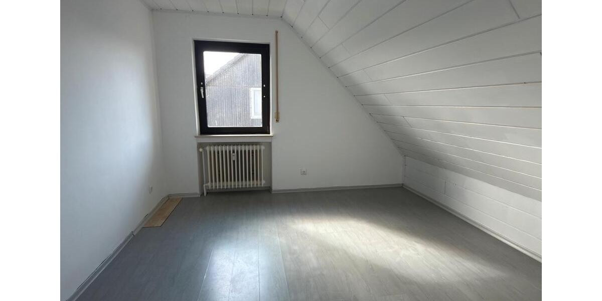 Dachgeschoßwohnung Bruchköbel - 4 Zimmer, 85 m&sup2;, 1.020&euro; | Angebot:26089902