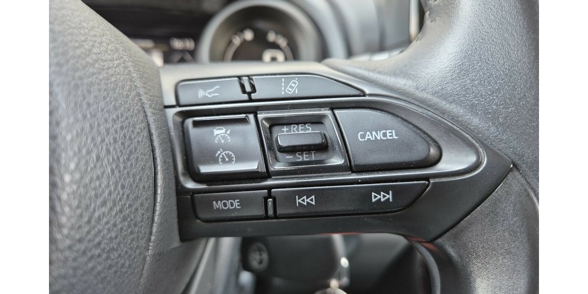 Toyota Yaris Hybrid Team D, Navi,Kamera, SmartDevice, Kli 73.500 km 16.890 &euro; Rodgau 63110