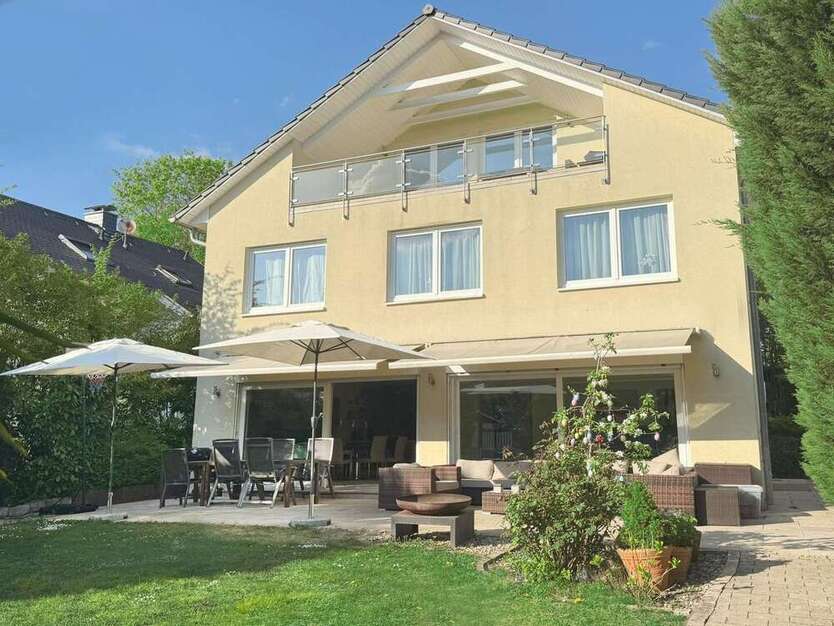 Haus zum Kaufen in Wiesbaden 1.395.000 € 200 m²