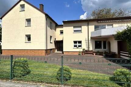 Haus zum Kaufen in Obertshausen 750.000 € 290 m² 9 zimmer