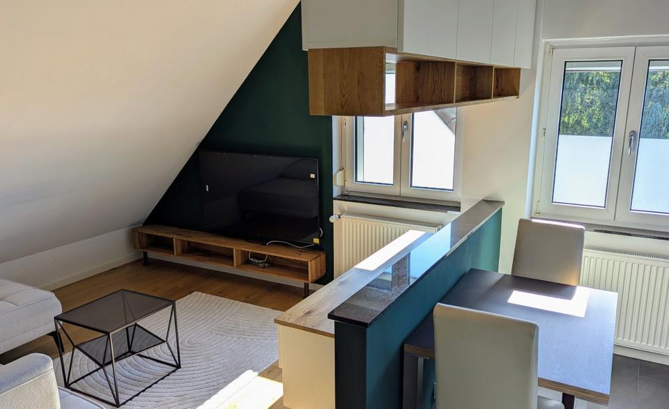 Moderne Single-Dachgeschosswohnung (voll möbliert) 2 zimmer