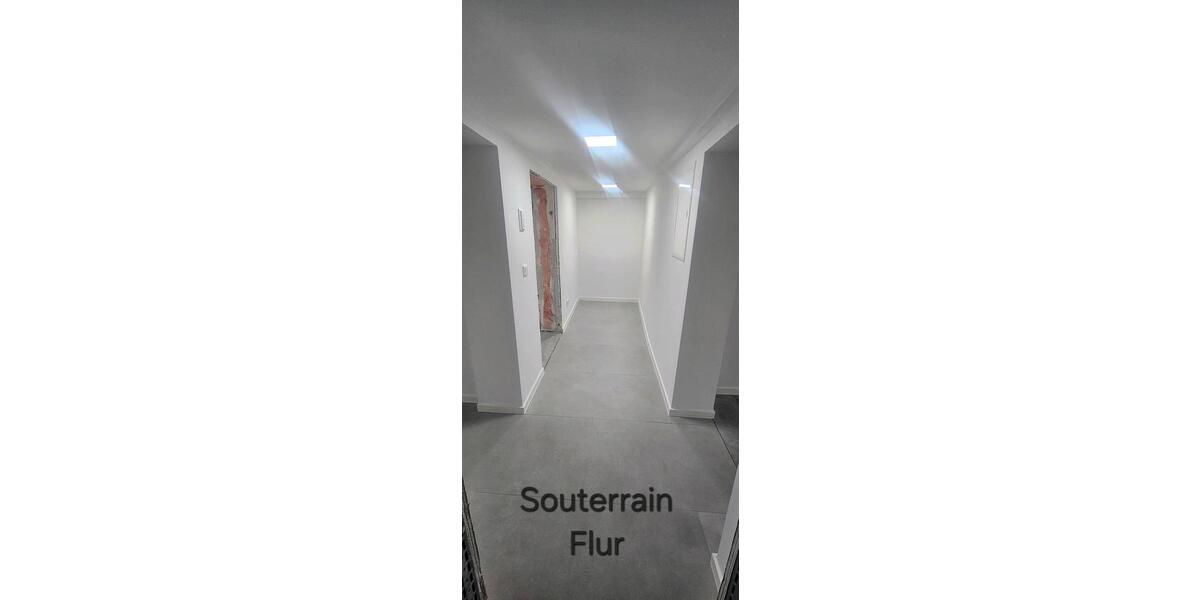 2½ Zimmer Souterrainwohnung Frisch kernsaniert Parkplatz Garten 2.5 zimmer