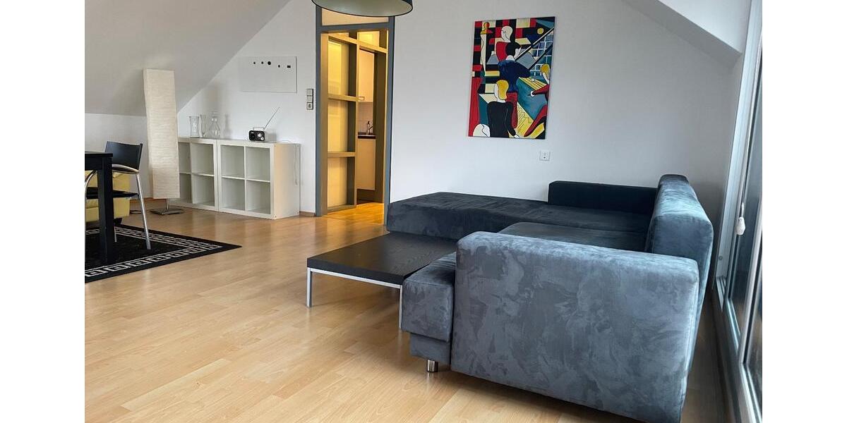 Helle, möblierte Dachgeschosswohnung mit Klimaanlage in Bessungen 2 zimmer