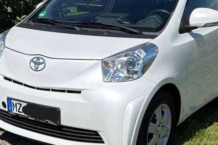 Toyota iQ 128.000 km 4.990 &euro; Rüsselsheim am Main, Stadt 65428
