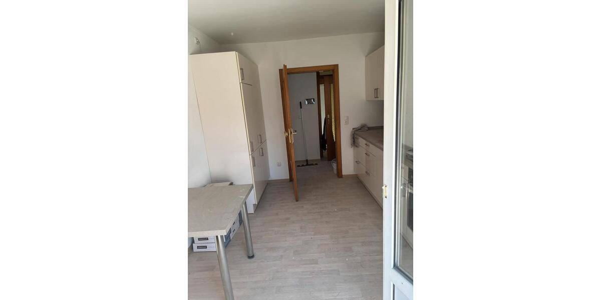 Etagenwohnung Roßdorf - 5 Zimmer, 105 m&sup2;, 1.350&euro; | Angebot:26164196