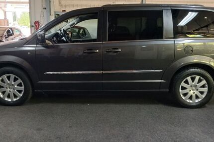 Lancia Voyager 165.000 km 12.499 &euro; Rüsselsheim 65428