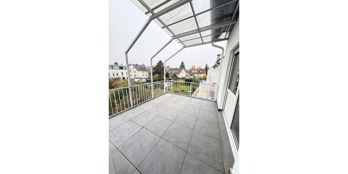 Helle 4-Zimmer-Eigentumswohnung mit Balkon, Einbauküche & Stellplatz in Frankfurt-Bergen-Enkheim 4 zimmer