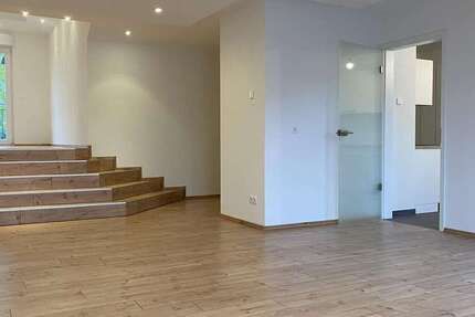 Wohnung Frankfurt am Main Niederrad - 4 Zimmer, 133 m&sup2;, 2.100&euro; | Angebot:26521510