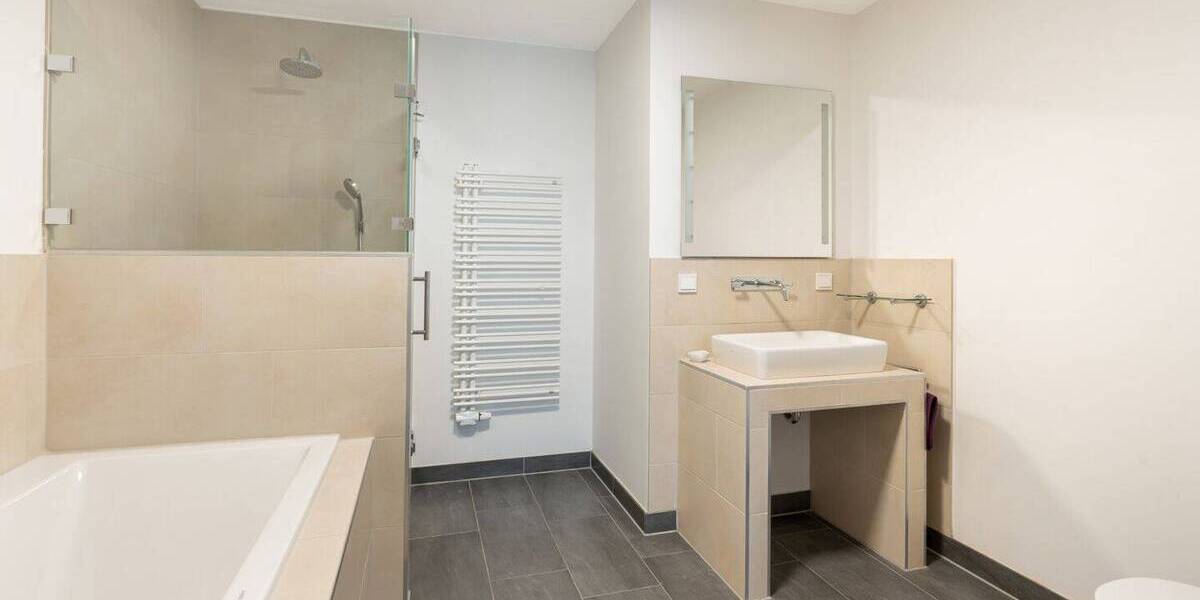 Etagenwohnung Frankfurt am Main Ostend - 2 Zimmer, 127 m&sup2;, 1.150.000&euro; | Angebot:26683594