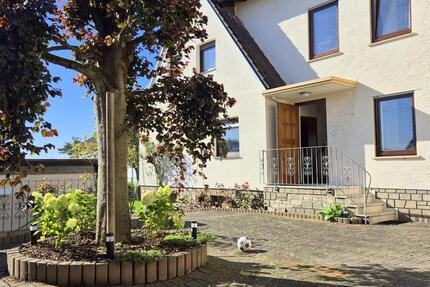 THE PERFECT HOUSE FOR A COUPLE! Compact house with fitted kitchen and spacious courtyard zimmer