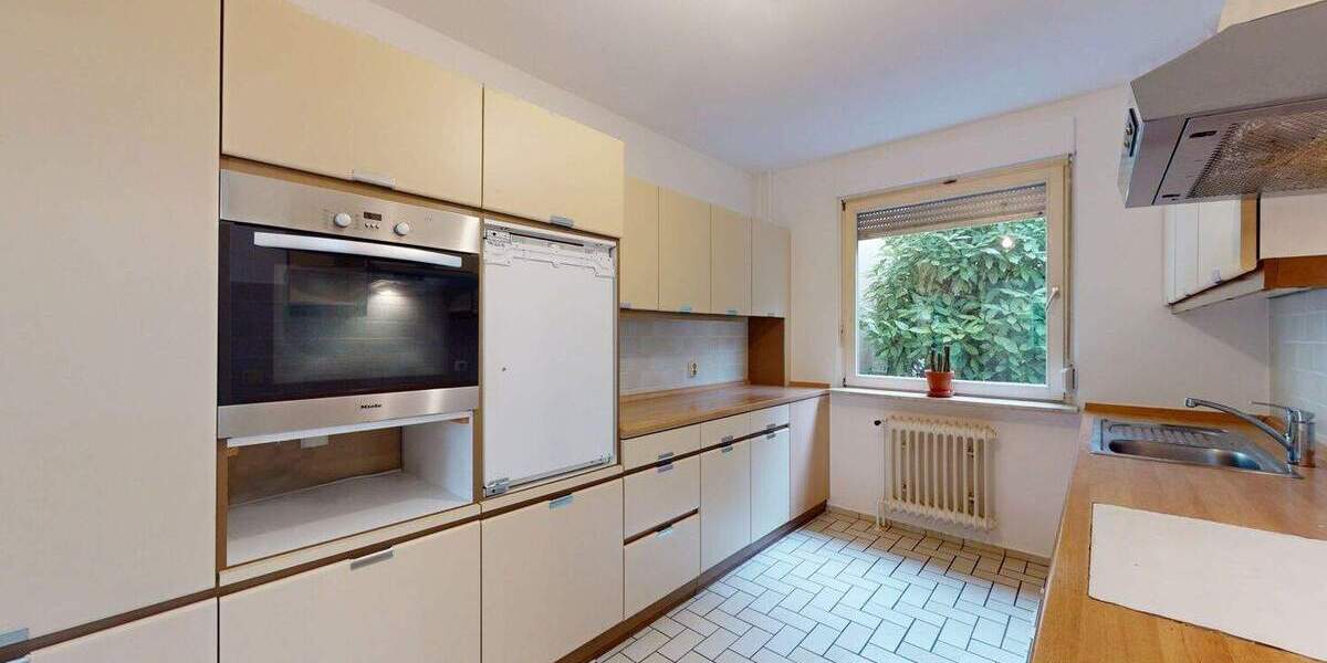 Reihenmittelhaus Frankfurt am Main Niederursel - 4 Zimmer, 125 m&sup2;, 650.000&euro; | Angebot:25815007