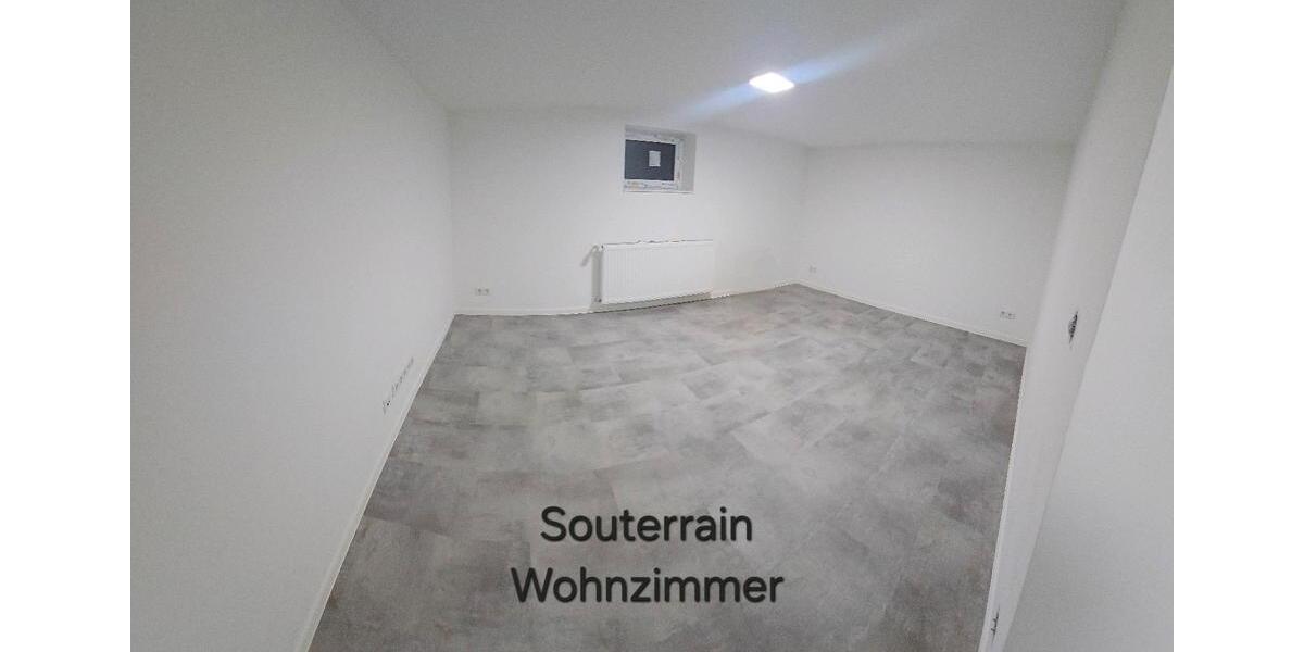 2½ Zimmer Souterrainwohnung Frisch kernsaniert Parkplatz Garten 2.5 zimmer