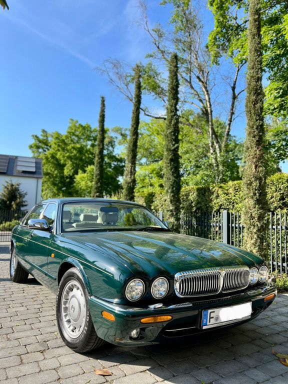Jaguar Daimler 68.345 km 34.900 € Frankfurt am Main 60596