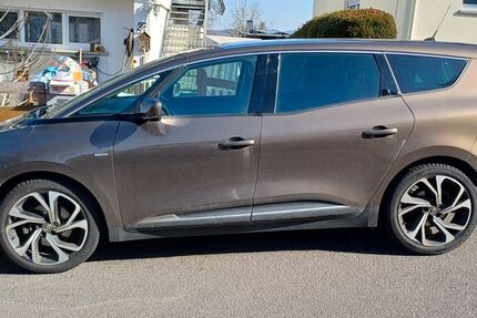Renault Grand Scenic 82.700 km 16.700 &euro; Eppstein 65817