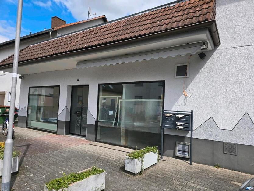 Büro, Frisör oder Massagesalon mit Lagerfläche