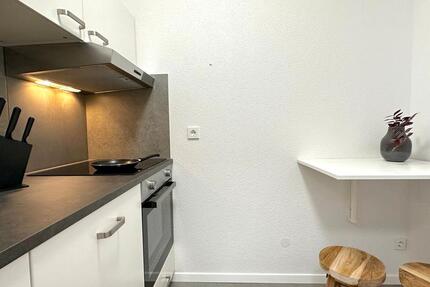 FRAUEN WG - Zimmer mit Balkon & Skyline Blick - Nähe Uni und Flughafen 1 zimmer