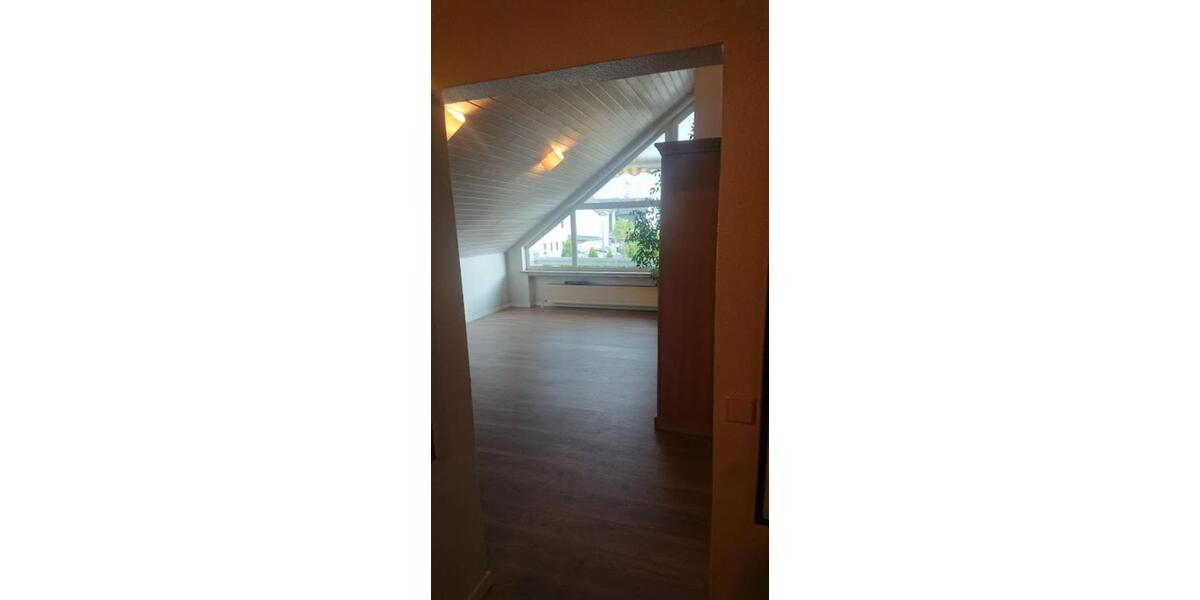 Dachgeschoßwohnung Schöneck - 4 Zimmer, 94 m&sup2;, 1.150&euro; | Angebot:25354710