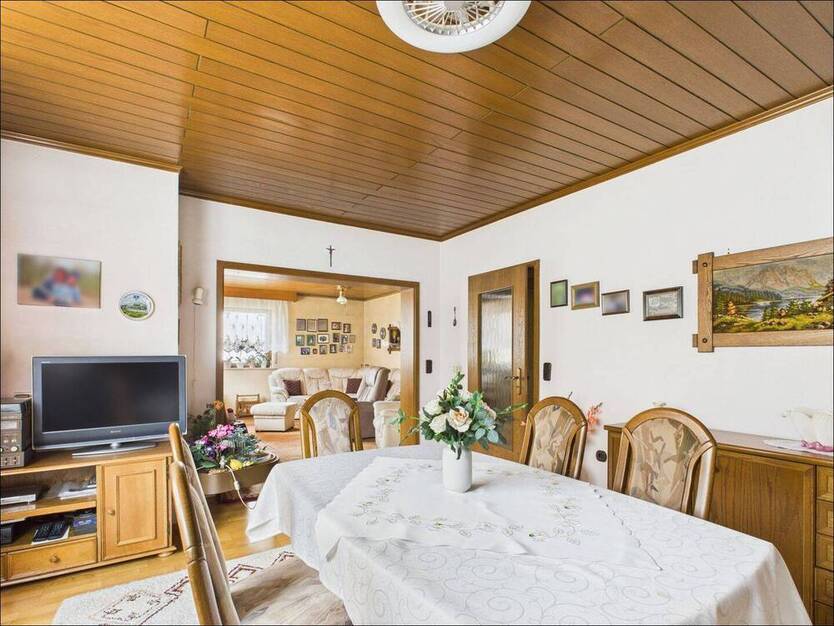 Zweifamilienhaus mit Mehrwert - Ihr neues Zuhause in Karlstein