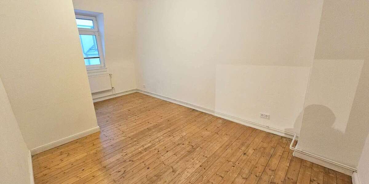 Etagenwohnung Gallusviertel Europaviertel - 3 Zimmer, 12 m&sup2;, 555&euro; | Angebot:26441548