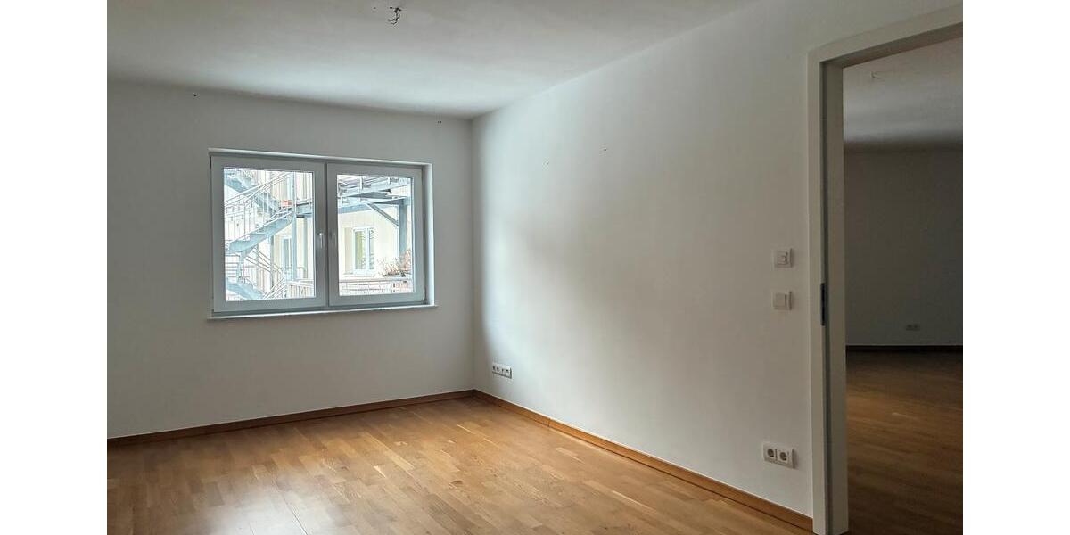 Etagenwohnung Frankfurt am Main Mitte-Nord - 2 Zimmer, 84 m&sup2;, 1.465&euro; | Angebot:24436008