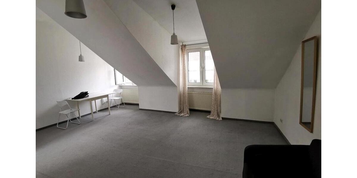 Frankfurt, Nähe MainS-Bhf, ruhiges Dachstudio mit EBK 1 zimmer