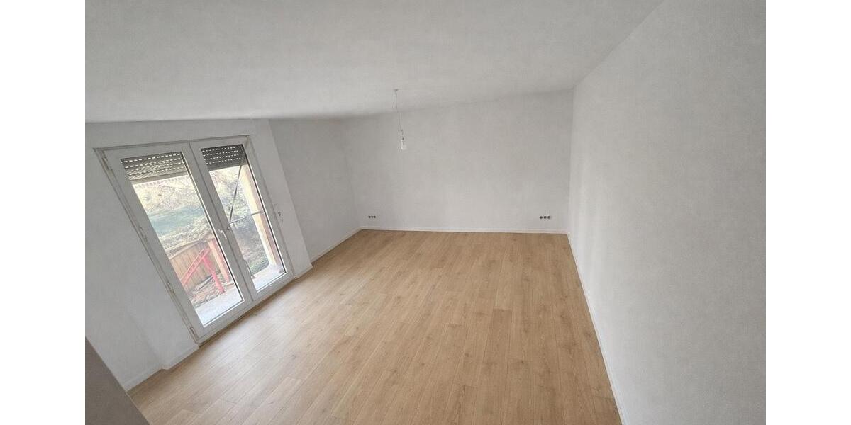3 Zimmer, Einbauküche, Garten-Terrasse, neu renoviert 3 zimmer