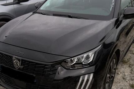 Peugeot 208 14.596 km 15.580 &euro; Rüsselsheim 65428