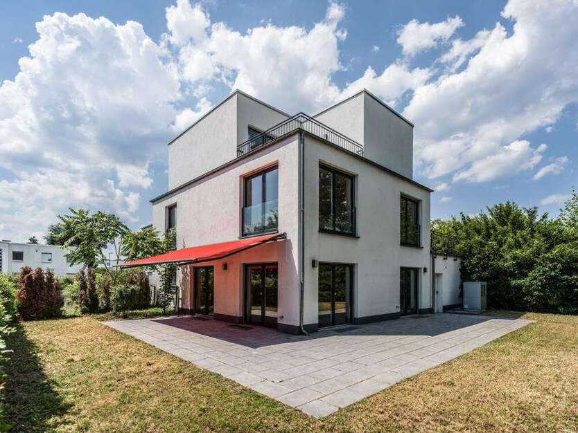 Haus zum Kaufen in Wiesbaden 2.135.000 € 235 m²