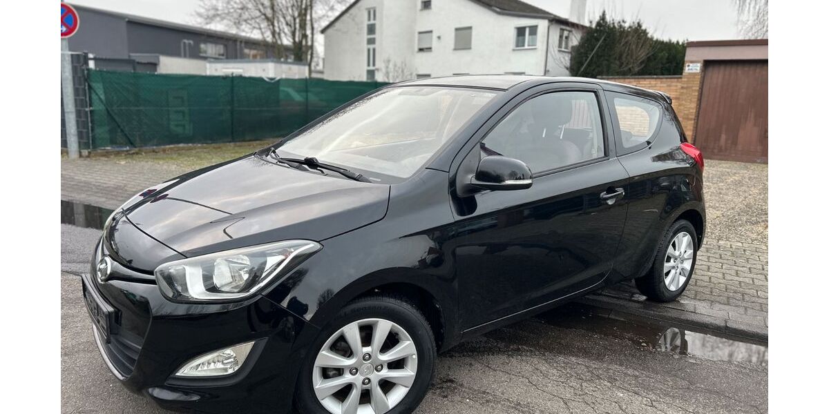 Hyundai i20 100.000 km 3.390 &euro; Mühlheim am Main 63165